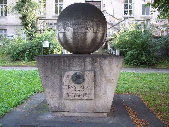 Denkmal zu Ernst Abbe / 
Monument of Ernst Abbe