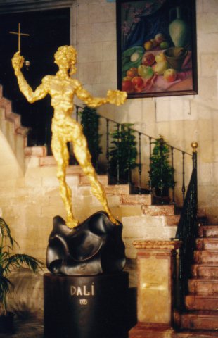 Skulptur von S. Dali /
Sculpture of S. Dali
