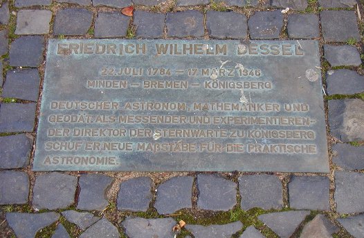 Tafel vor der Büste von F. W. Bessel / 
Plaque in front of the bust of F. W. Bessel