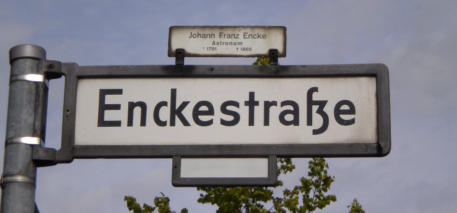 Strassenschild zu J. F. Encke /
Street-sign related to J. F. Encke