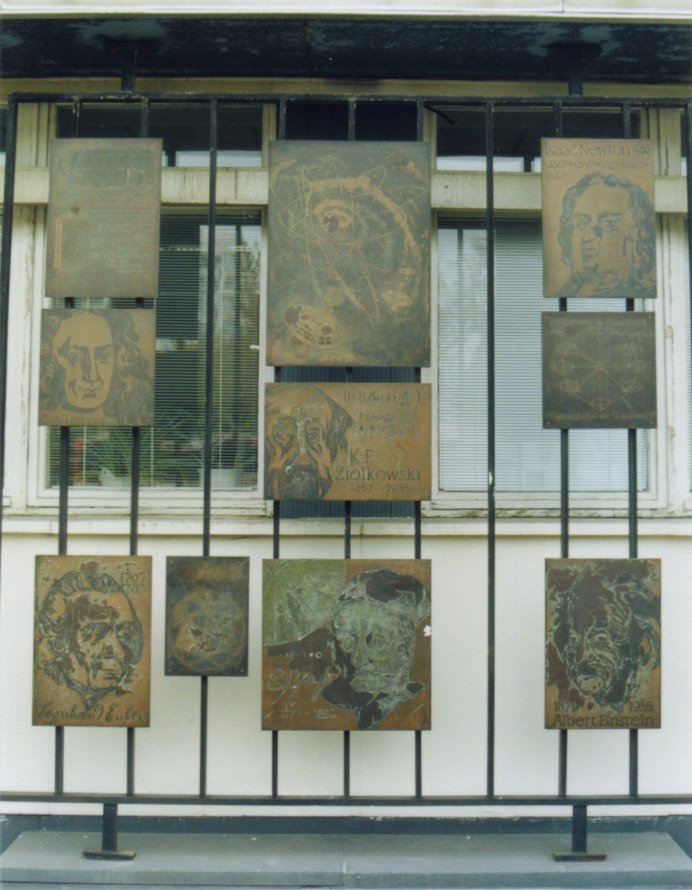 Kupfertafeln mit Bezug 
auf Wilhelm G. Leibniz, Isaac Newton, Leonhard Euler und Carl F. Gauss