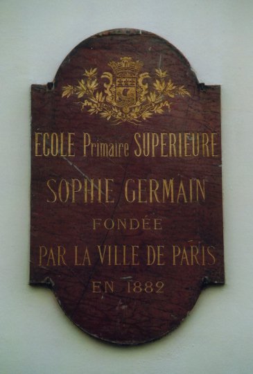Namensschild zu Sophie Germain /
Plaque with respect Sophie Germain