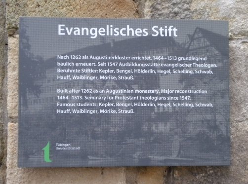 Neue Tafel am Evangelischen Stift /
New plaque at the evangelical seminary