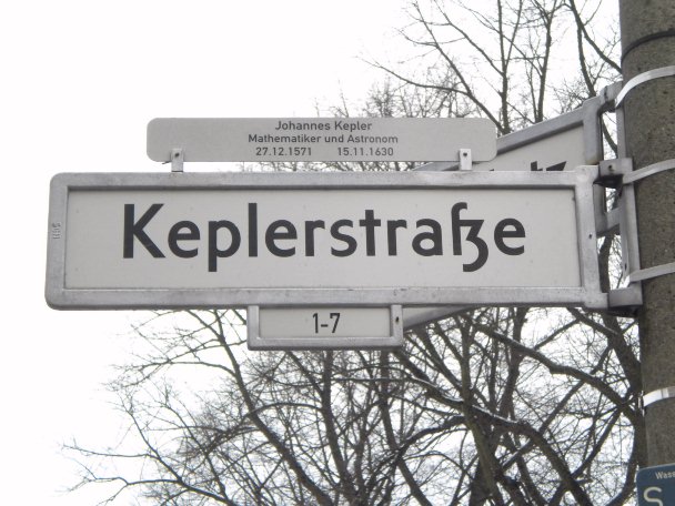 Strassenschild zu J. Kepler /
Street-signs related to J. Kepler
