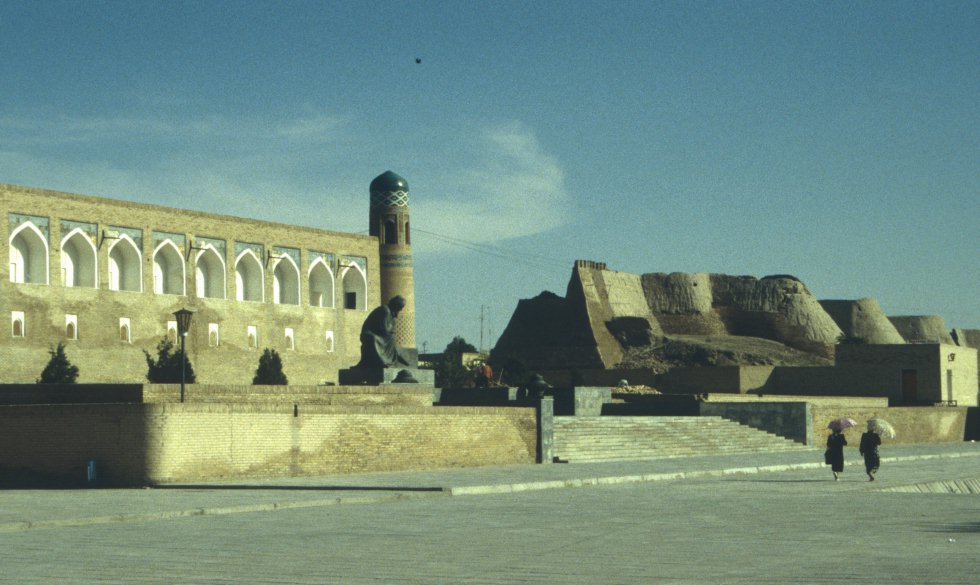 Denkmal fuer Al-Khwarizmi /
Monument for Al-Khwarizmi