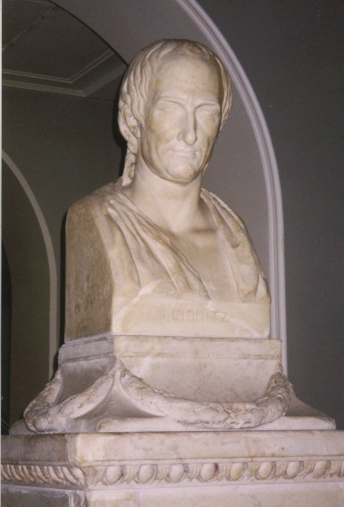 Büste ursprünglich zum Leibniz-Tempel gehörig /
bust originally placed in the Leibniz Temple