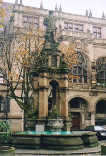 Denkmal fuer Gerhard Mercator /
Monument for Gerhardus Mercator