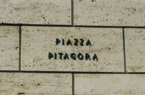 Strassenschild / Street sign 
Piazza Pitagora