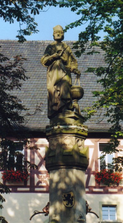 Statue von Regiomontanus /
Statue of Regiomontanus