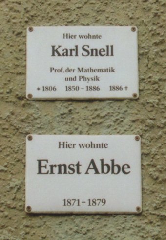 Tafeln zu K. Snell und E. Abbe /
Plaque for K. Snell and E. Abbe